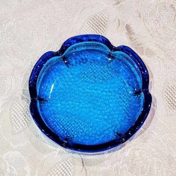 Blue Anchor Hocking VTG flower, bubble shape, Ashtray/dish/trinket.5" - Picture 6 of 7